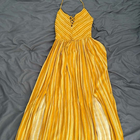 Yellow halter maxi dress - Picture 2 of 3